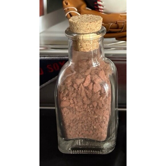 Genuine FENWAY PARK Green Monster Field Dirt - Picture 2 of 3